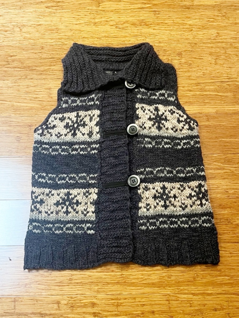 Giogio Made In Italy Chunky Knit Button Front Vest in Black & Cream. Size Small